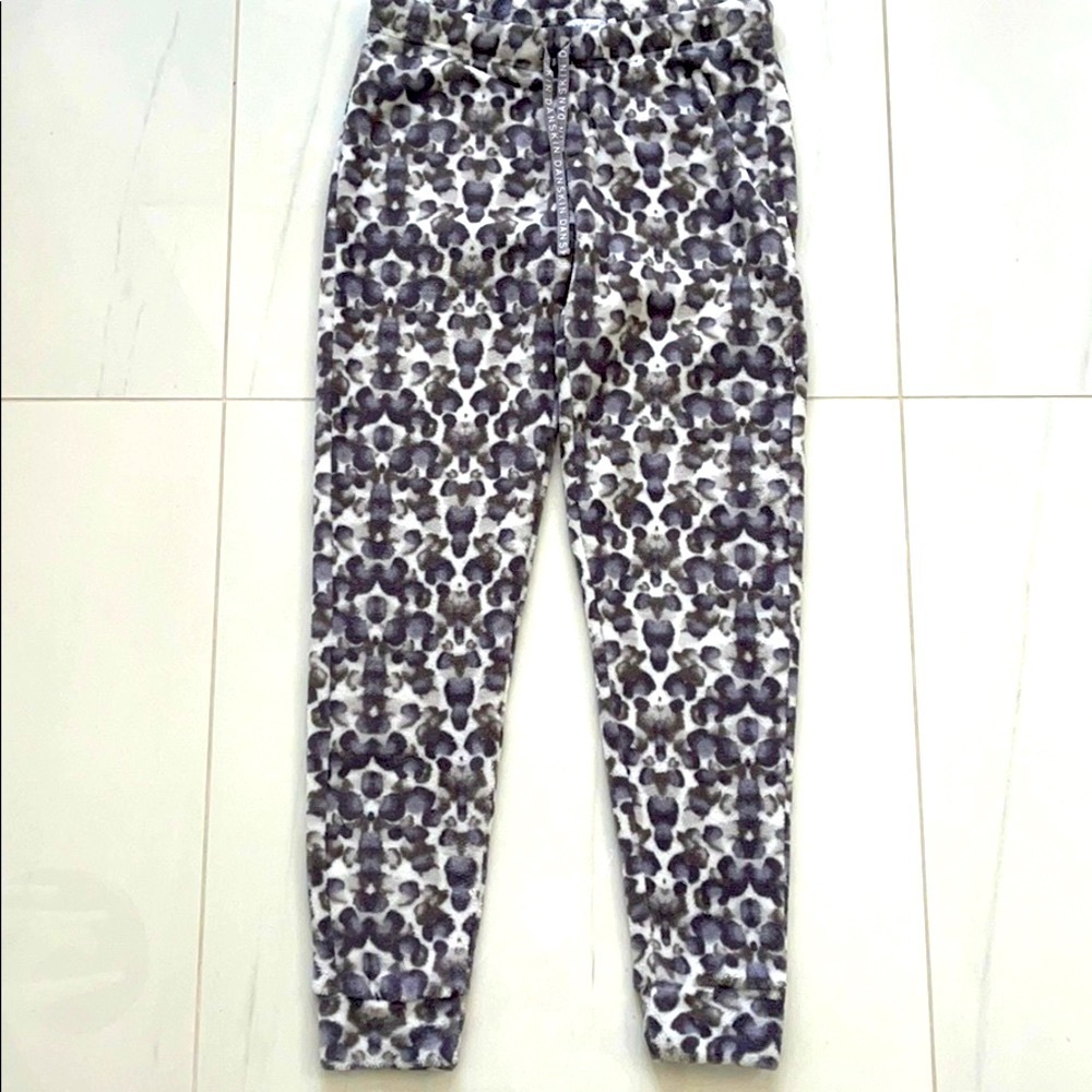 Danskin Gray and Cream Cheetah Print Velour Joggers Size S - Picture 1 of 5